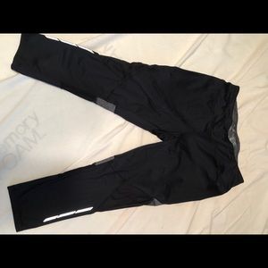 Great Avia workout leggings w mesh panels